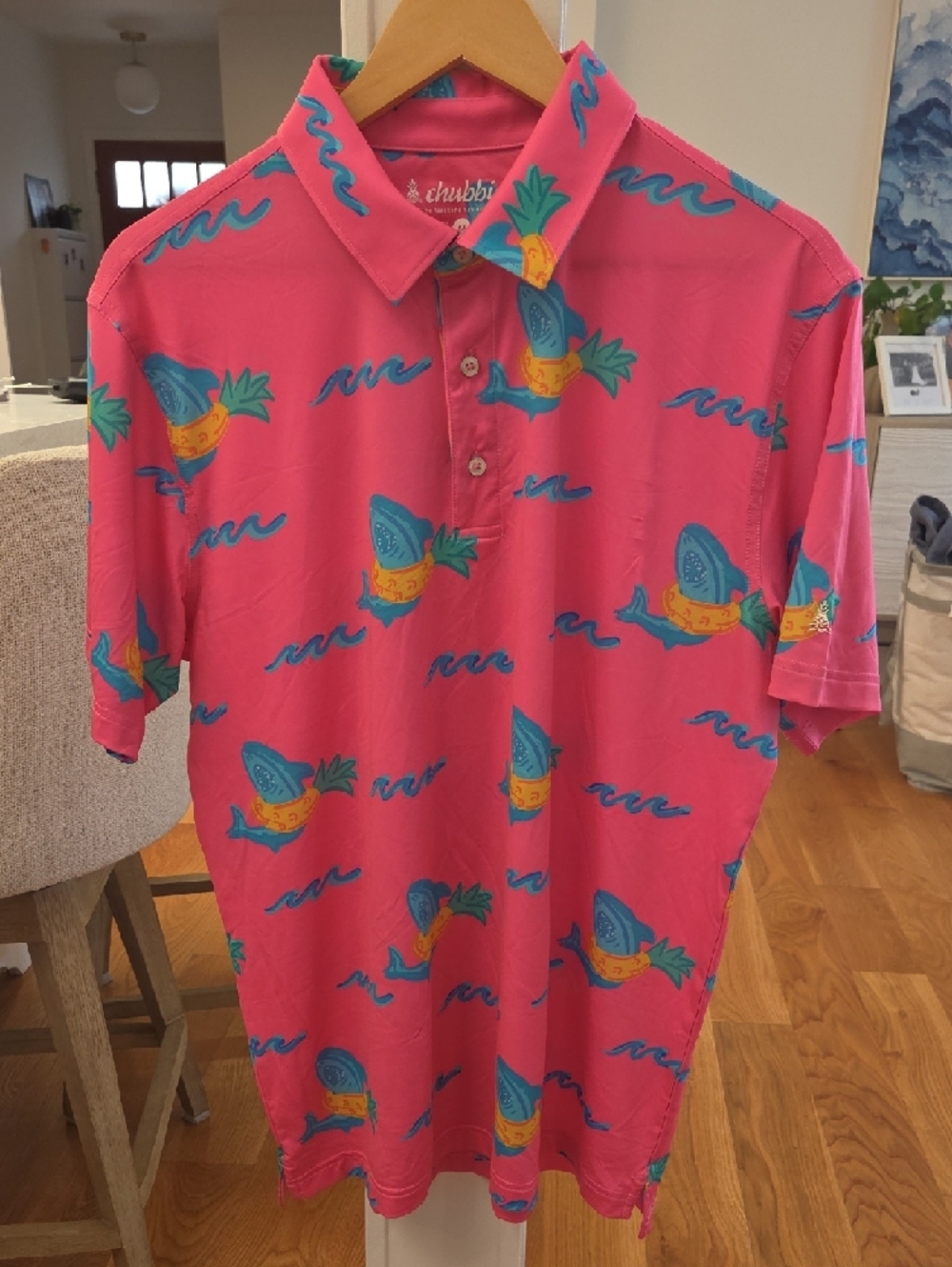 chubbies Men's Pink Golf Polo Shirt with Blue Shark & Yellow Pineapple Print - Picture 2 of 6